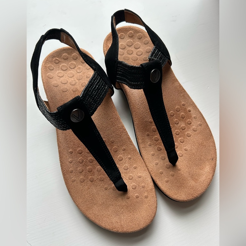 Vionic Black and Tan Sandals